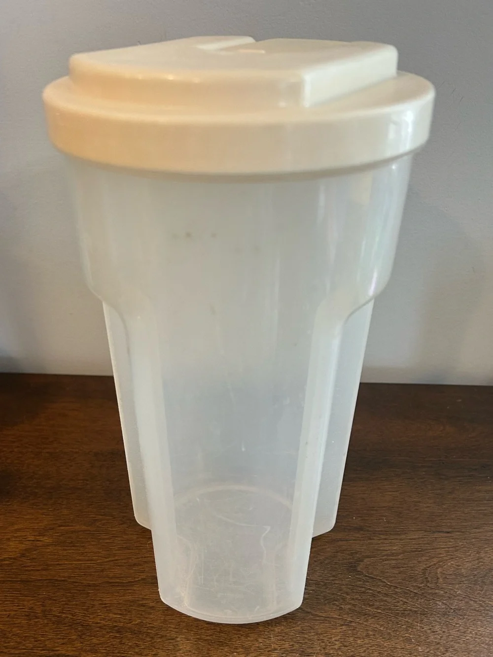 Vintage Rubbermaid 2 Qt Ez Grip Servin Saver Juice Drink Bottle Pitcher Lid Read